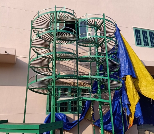 Băng tải con lăn xuất hàng xoắn ốc