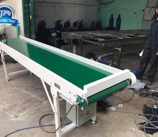 Băng tải PVC tải hộp quà